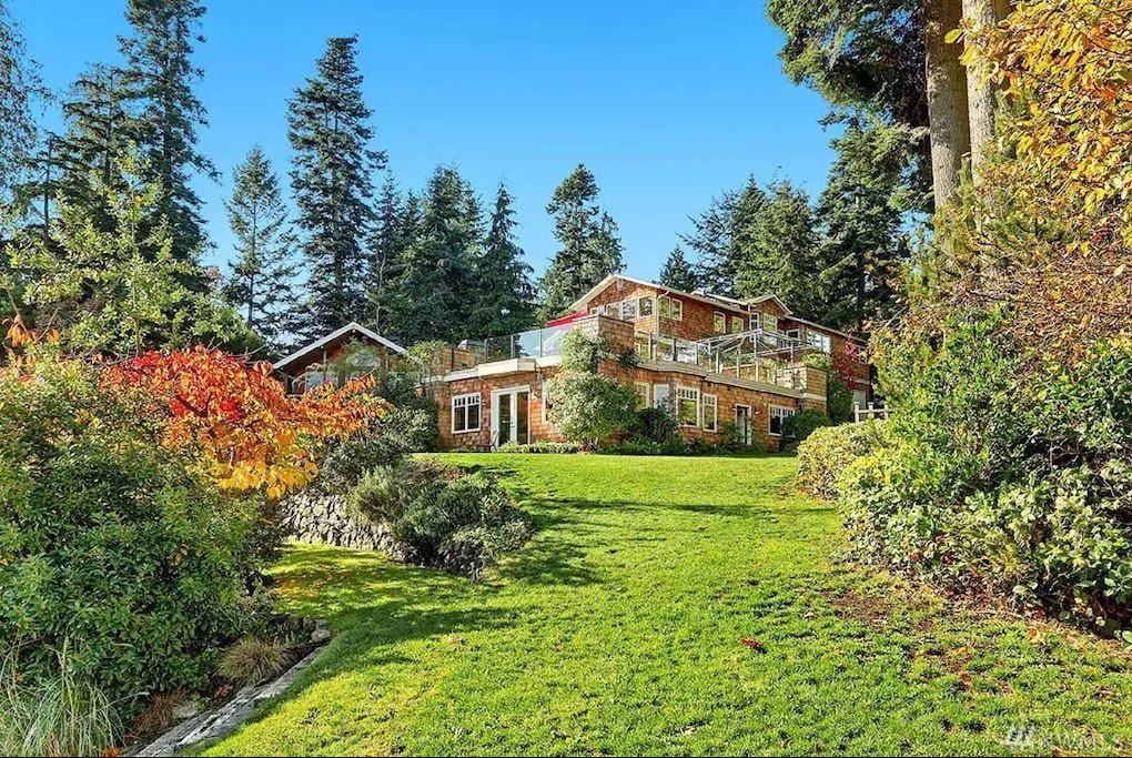 Gallery 2 - Puget Sound View Estate with Beach Access
