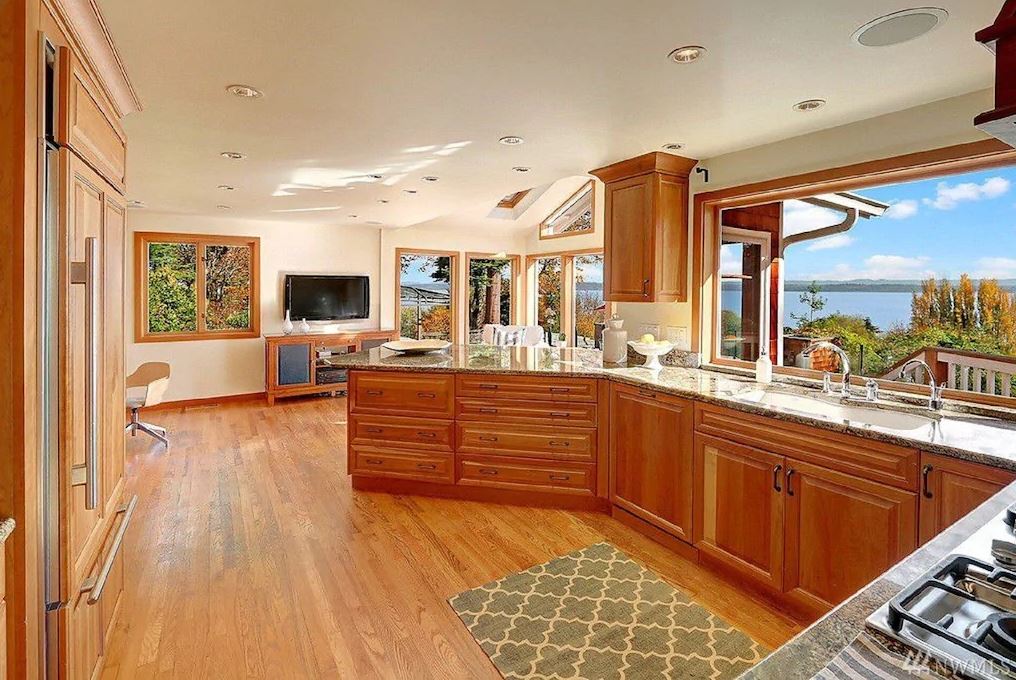 Gallery 7 - Puget Sound View Estate with Beach Access