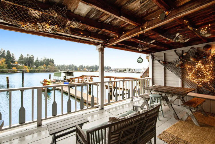 Gallery 3 - Adorable single-level, waterfront getaway with full kitchen, dock & kayaks
