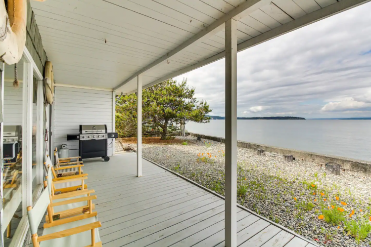 Gallery 24 - Stylish 3BR Oceanfront Deck W/D