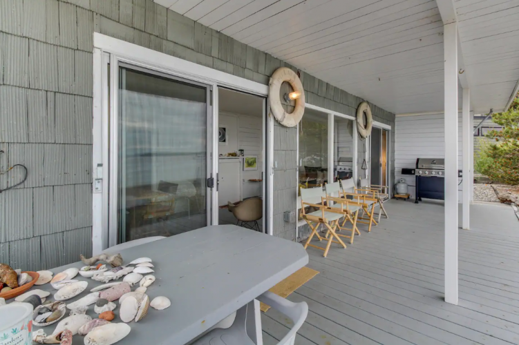 Gallery 26 - Stylish 3BR Oceanfront Deck W/D