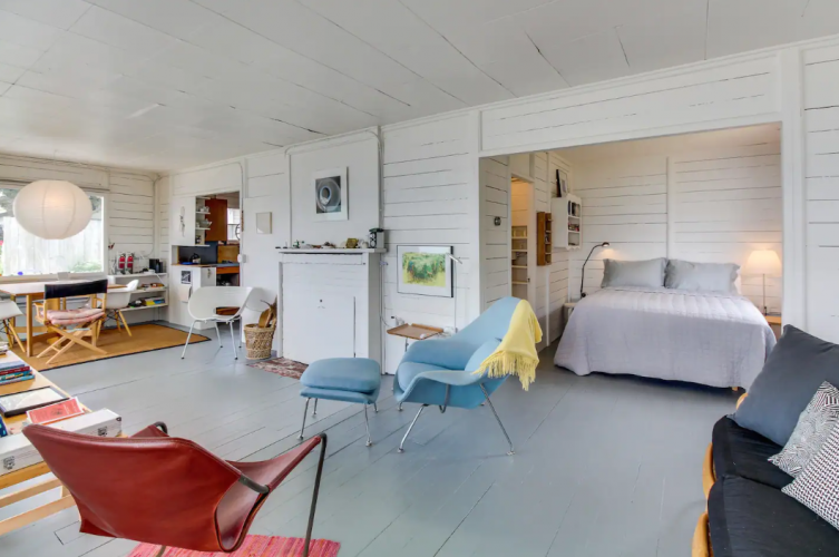 Gallery 3 - Stylish 3BR Oceanfront Deck W/D