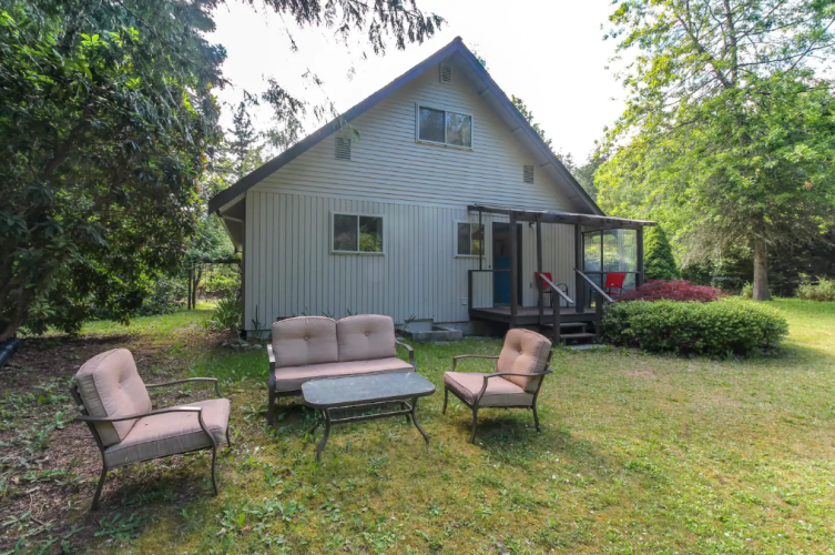 Gallery 21 - Relaxing 3BR Dog-Friendly Woodstove Deck