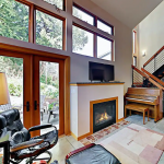 Gallery 1 - Charming Downtown Townhouse w/Fireplace and Patio- Walk to Farmers' Market