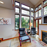 Gallery 6 - Charming Downtown Townhouse w/Fireplace and Patio- Walk to Farmers' Market