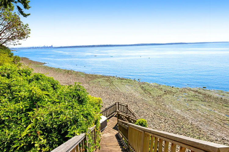 Gallery 28 - Dog-Friendly Sound-Front Home w/Waterfront Deck, Beach Access and Wood Stove