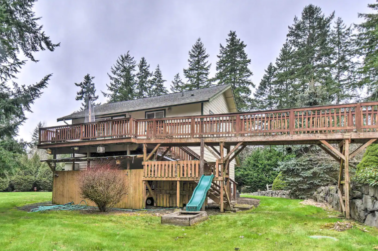 Gallery 2 - Central 4-Acre Cottage w/Deck: Walk to Bay!