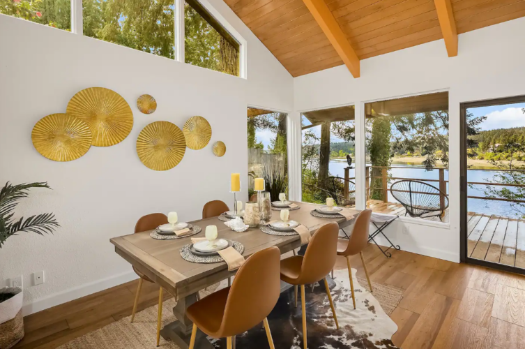 Gallery 8 - Updated beachfront home with private beach